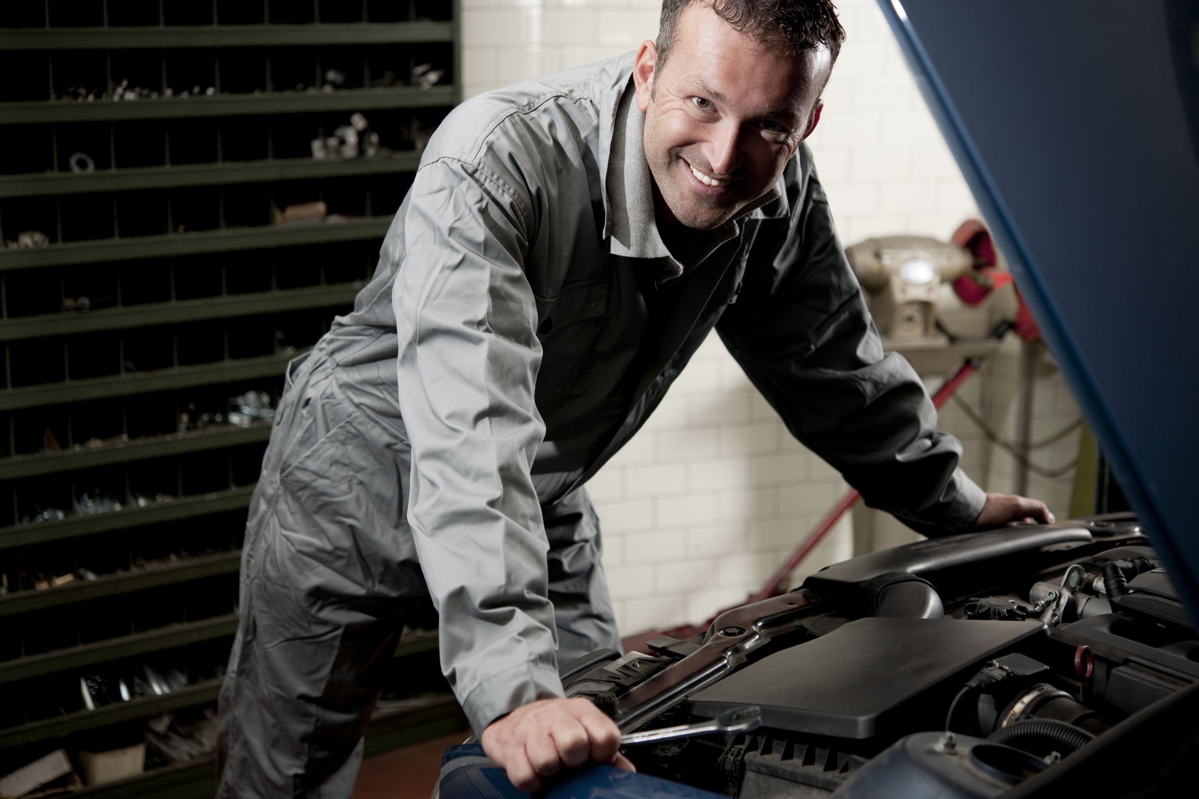 Jacksonville-area Auto Techs Encourage Motorists to Change Their Tires